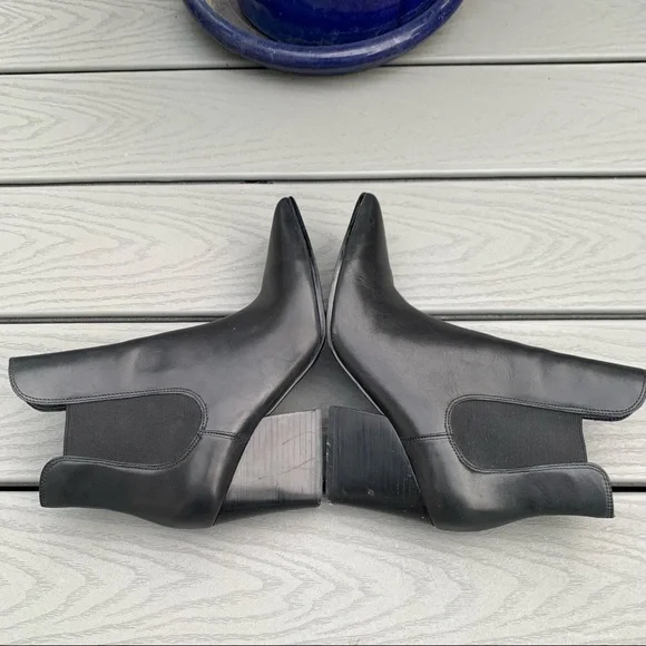 Kendall & Kylie Sleek Black Ankle Booties - Picture 5 of 9